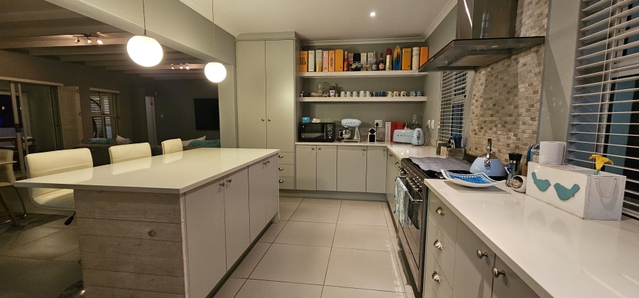 4 Bedroom Property for Sale in Myburgh Park Western Cape